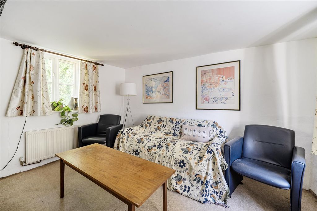 Property photo 3 of 11 2