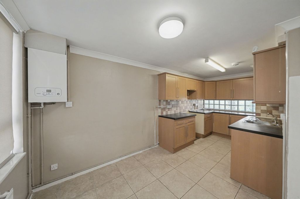 Property photo 3 of 22 320 Spackmans Way, Slough, Sl1 2Sd