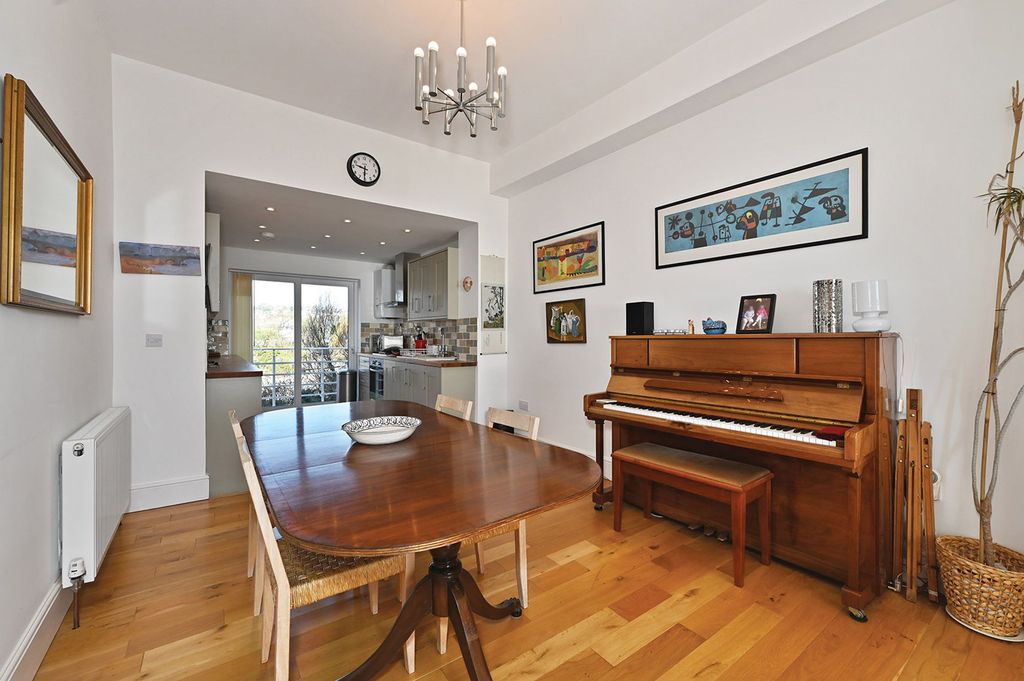 Property photo 3 of 37