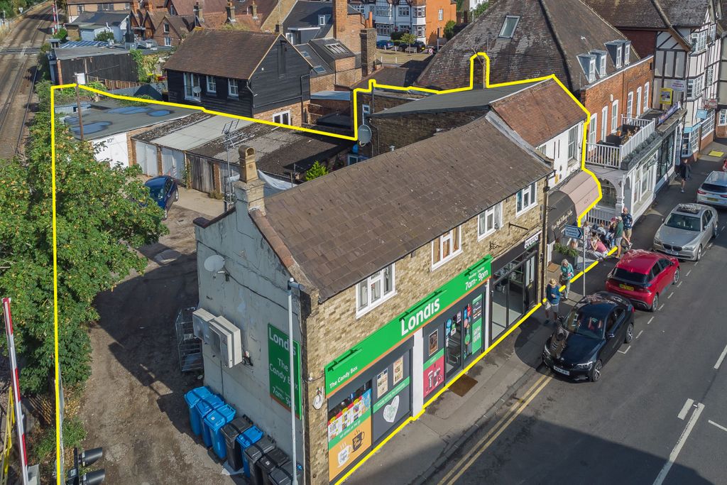 Property photo 1 of 6 10 High Street, Datchet Sl3 9Ea