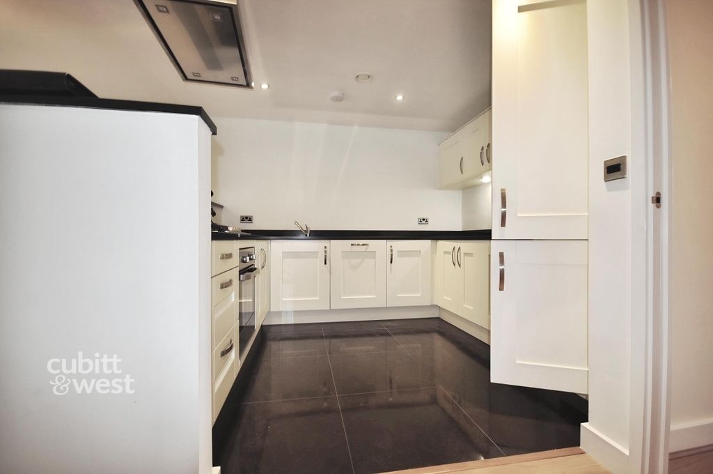 Property photo 3 of 14 Kitchen
