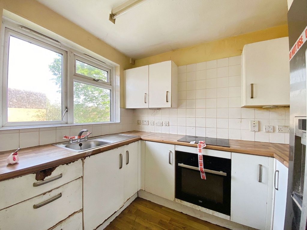 Property photo 2 of 6 Kitchen