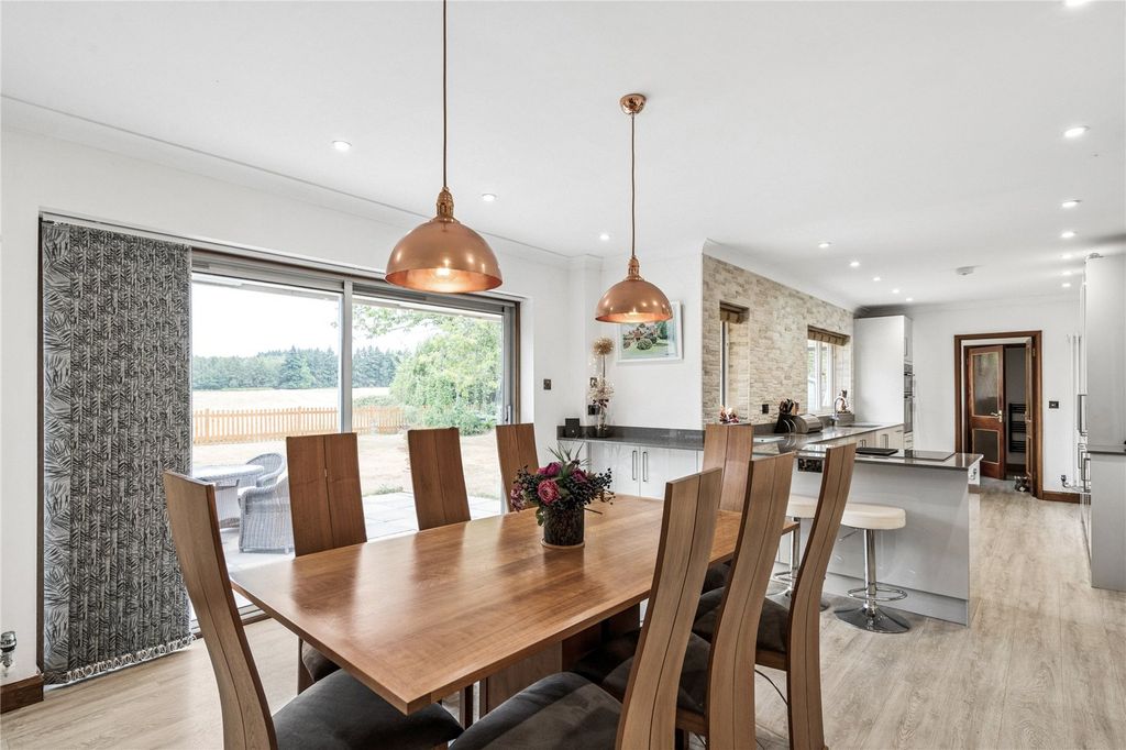 Property photo 3 of 22 Dining Area