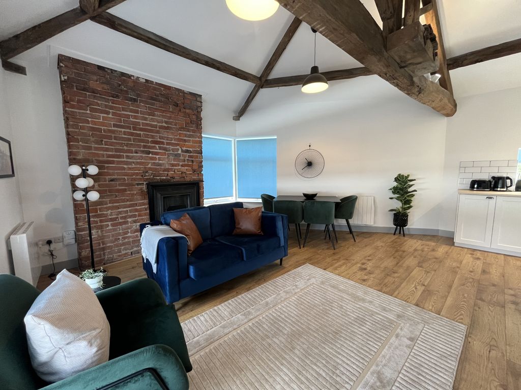 Property photo 3 of 10 Lounge