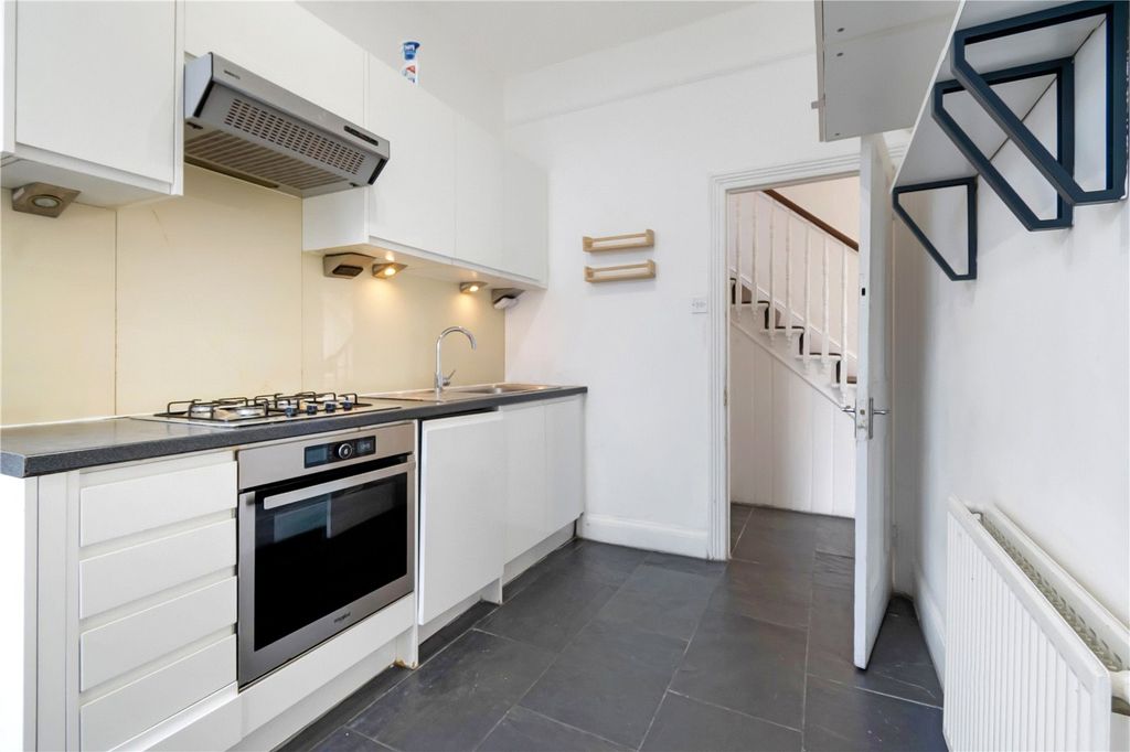 Property photo 3 of 10 Kitchen