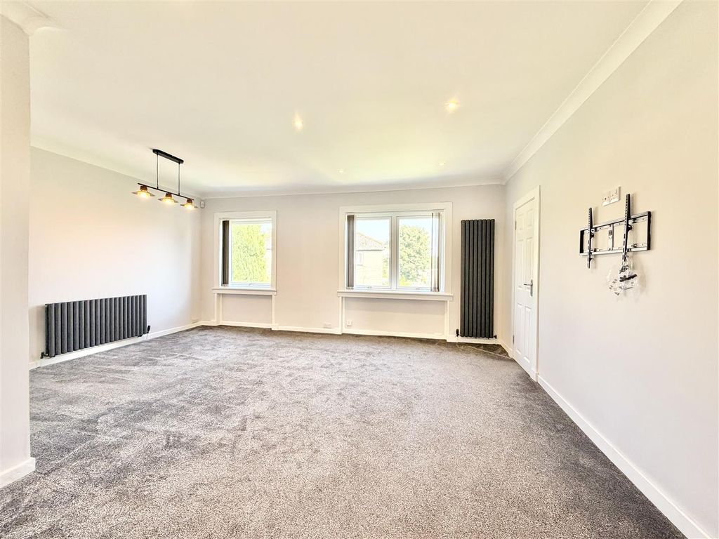 Property photo 2 of 13 Lounge