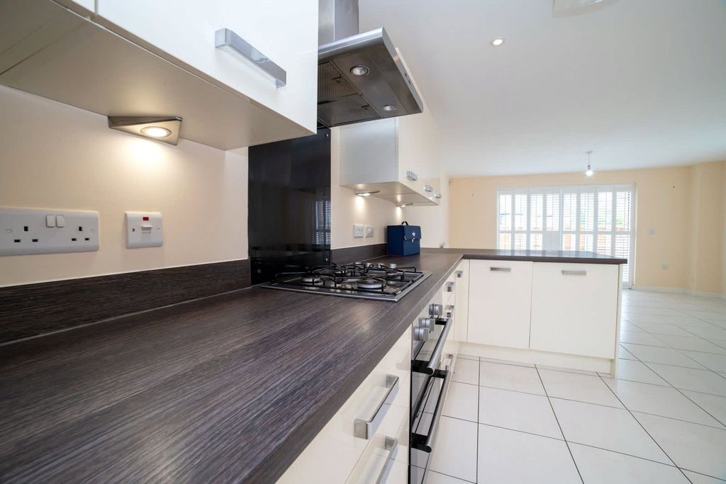 Property photo 2 of 19 Picture No. 29
