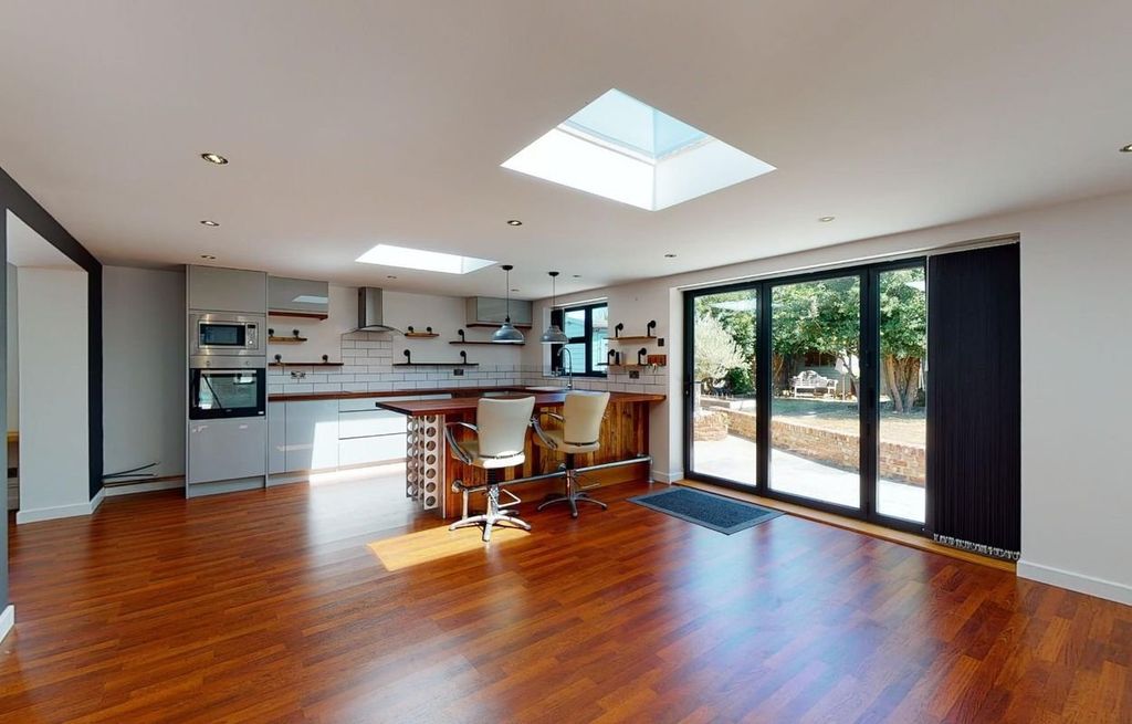 Property photo 2 of 11 Picture 2