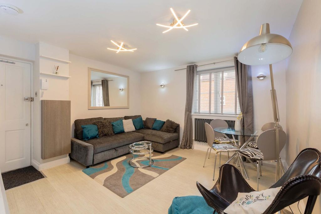 Property photo 3 of 11 Living Room