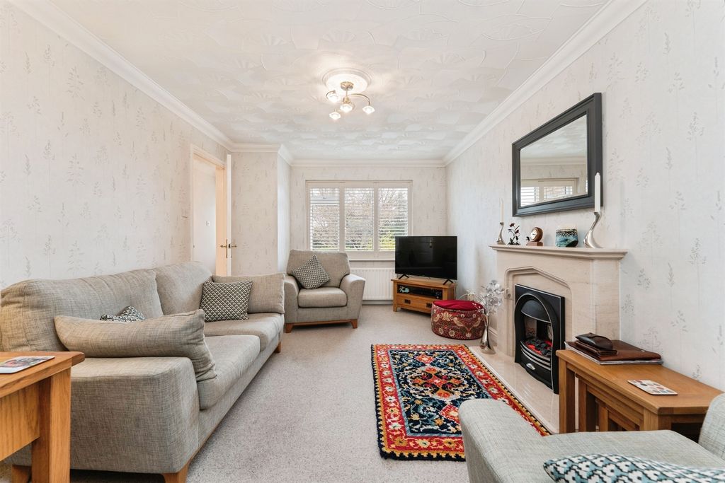 Property photo 2 of 20