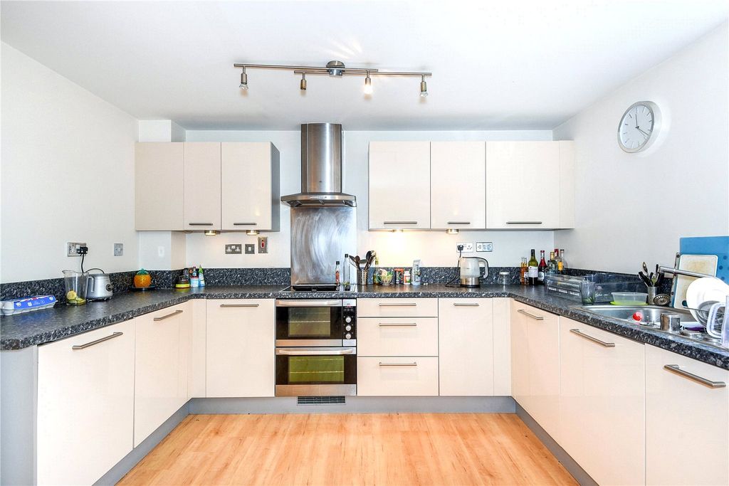 Property photo 3 of 8 Kitchen