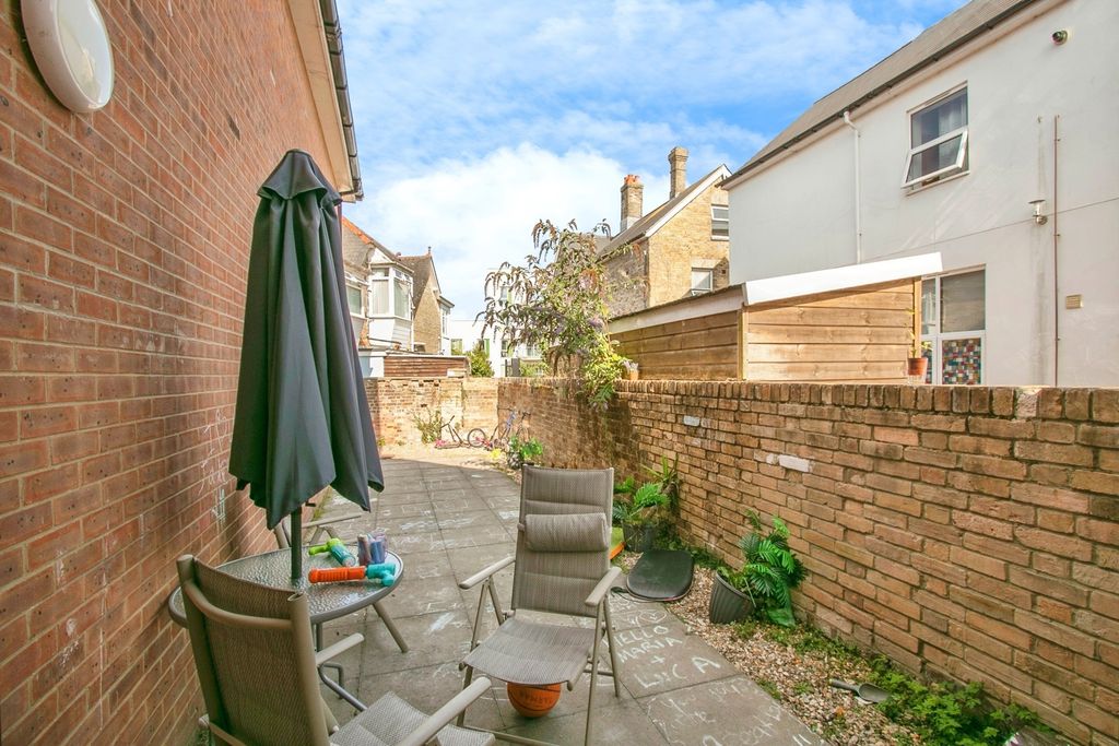 Property photo 2 of 17 Photo