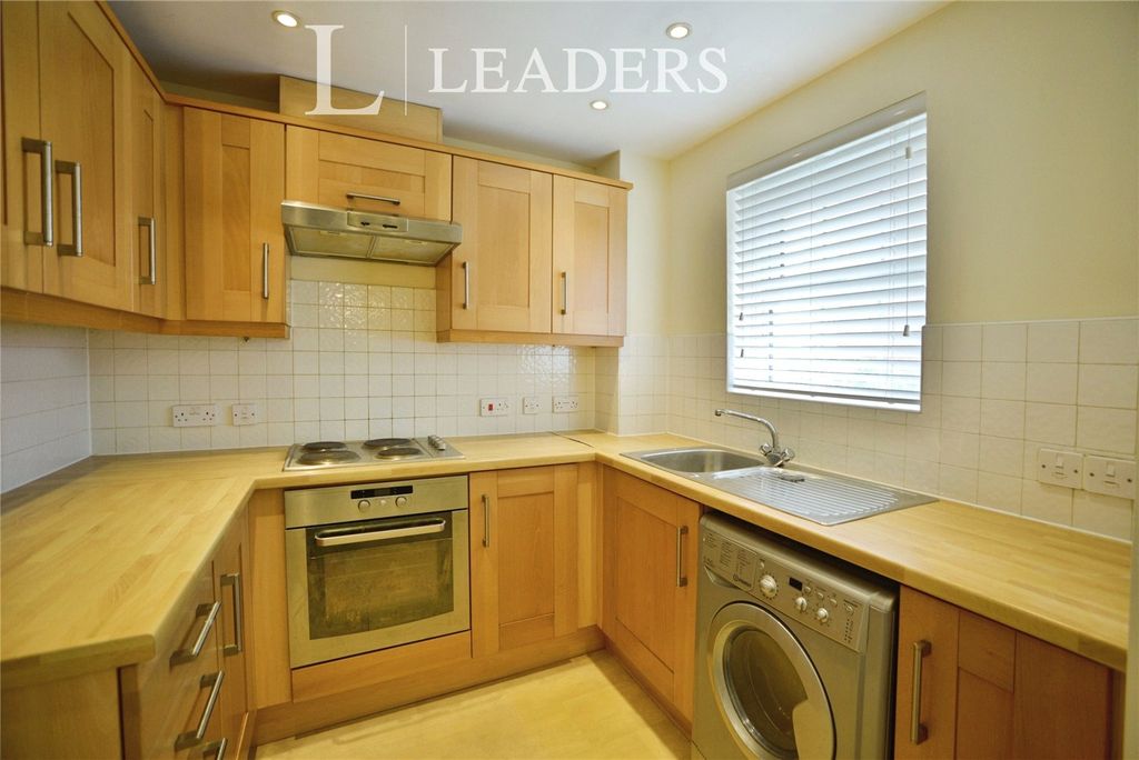 Property photo 3 of 10 Kitchen