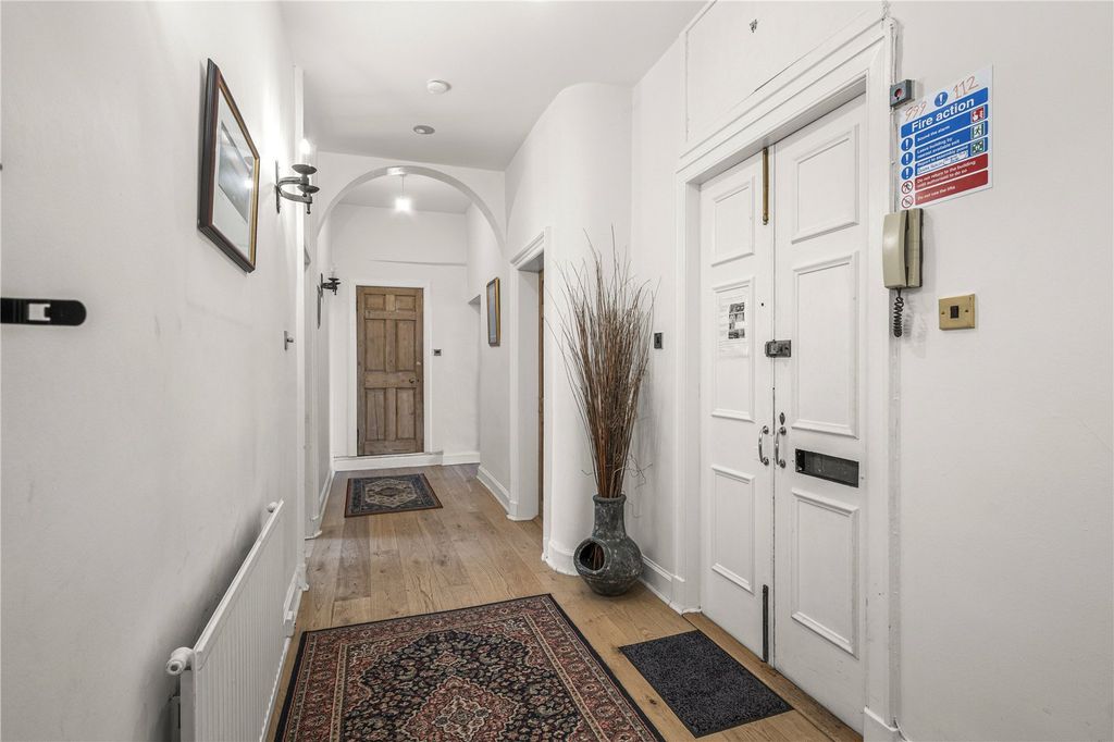 Property photo 2 of 17 13/1 Frederick St