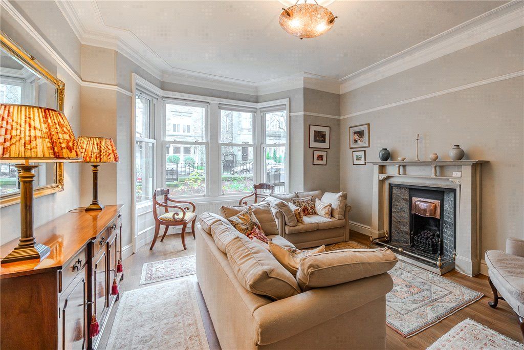 Property photo 2 of 14 Sitting Room