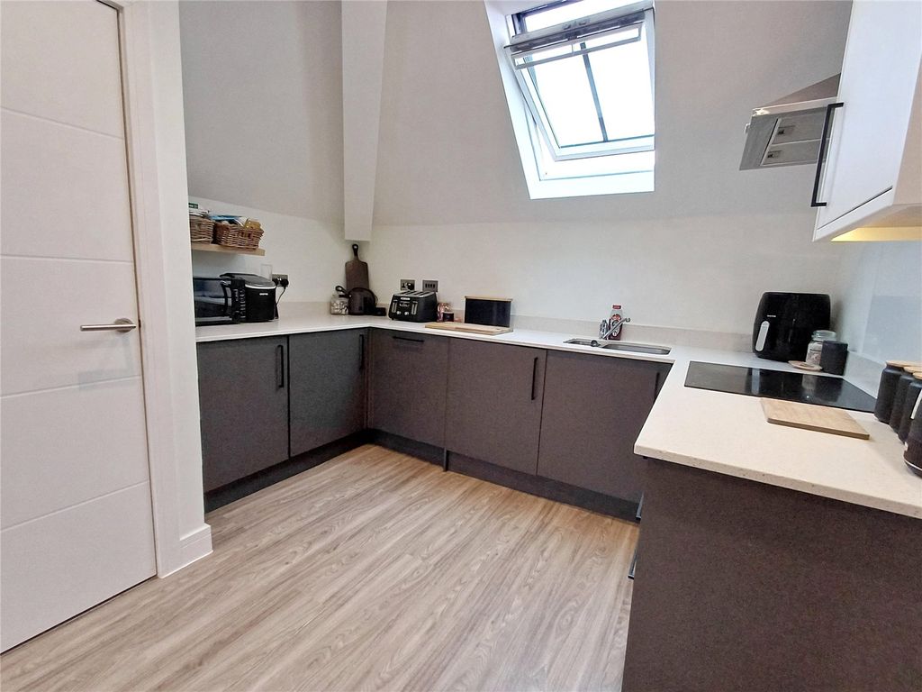 Property photo 3 of 19 Kitchen