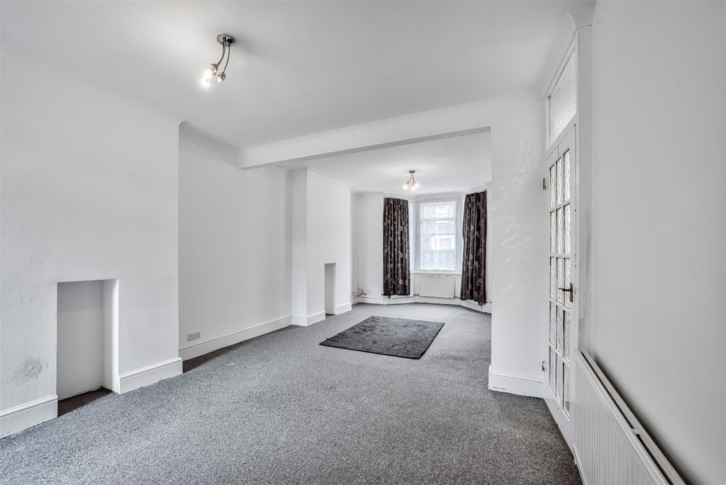 Property photo 2 of 11 4.Jpg