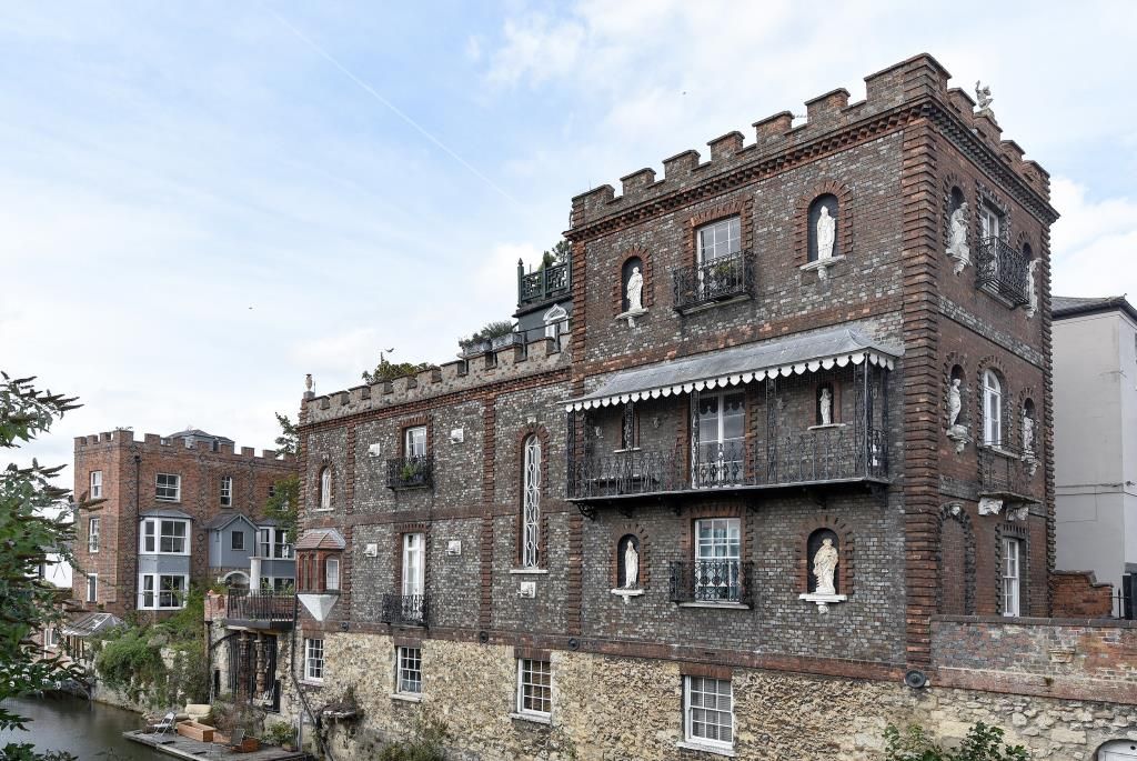 Property photo 1 of 10 External View