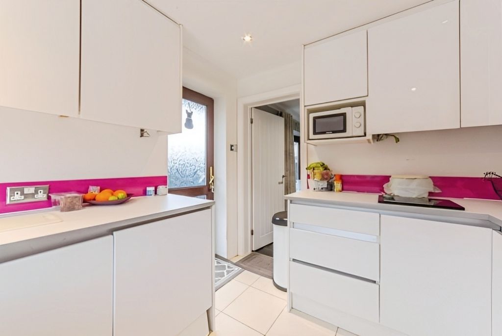 Property photo 2 of 28