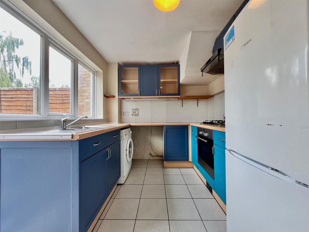 Property photo 2 of 11 Kitchen