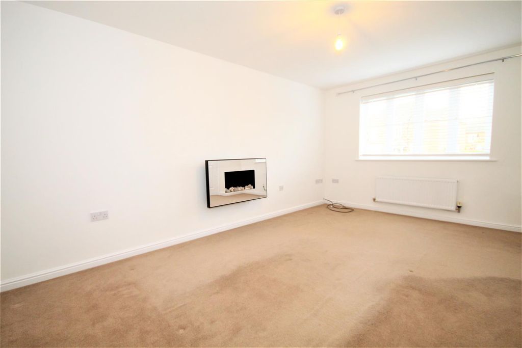 Property photo 3 of 15 Lounge