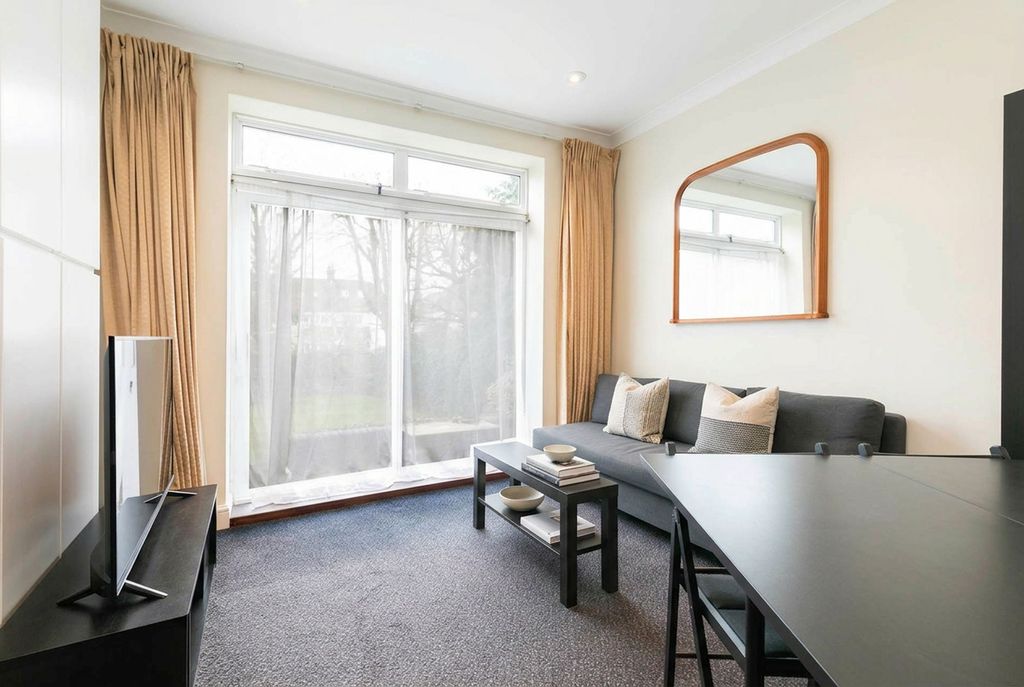 Property photo 3 of 8