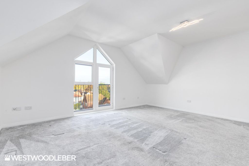 Property photo 1 of 17 Sandringhamlodge_1.Jpg