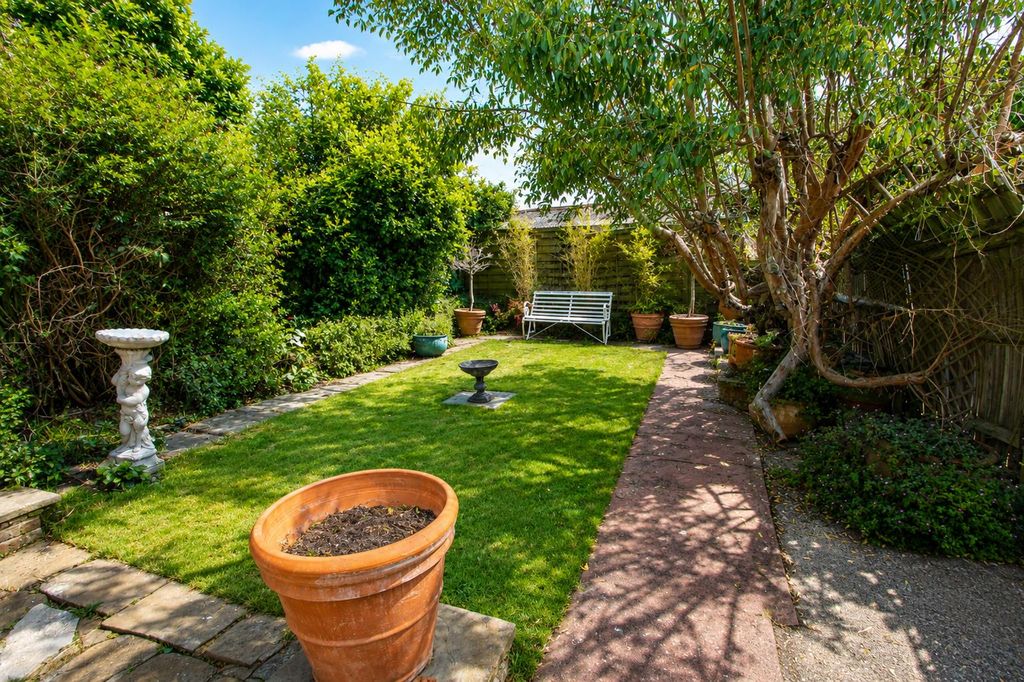 Property photo 2 of 25 Garden2