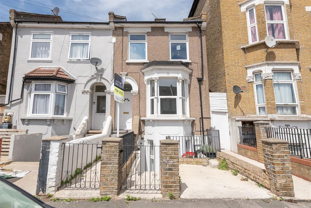 Property photo 1 of 28