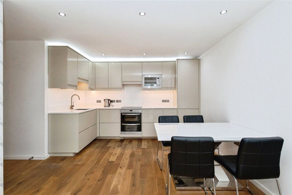 Property photo 2 of 19 Picture No. 33