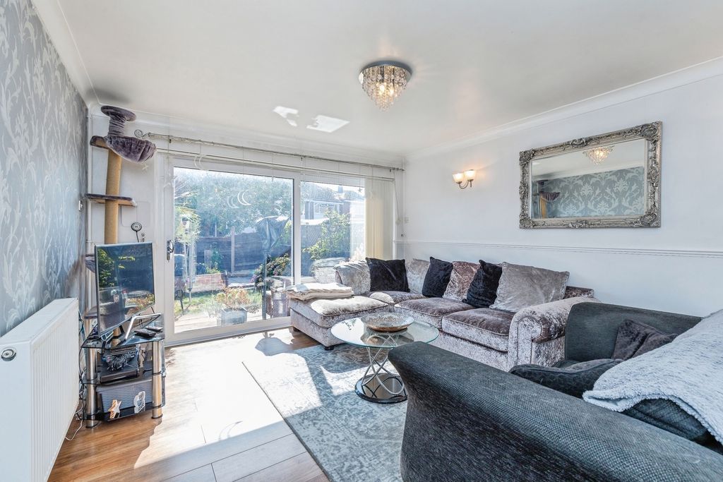 Property photo 3 of 12 Pbox-Img.Jpg