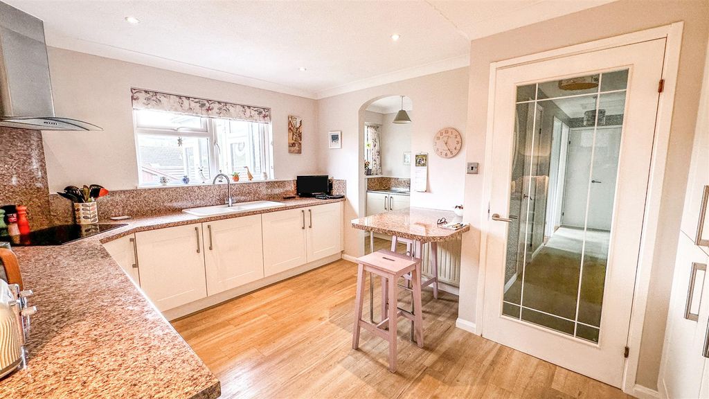 Property photo 2 of 20 New Kitchen.Jpg