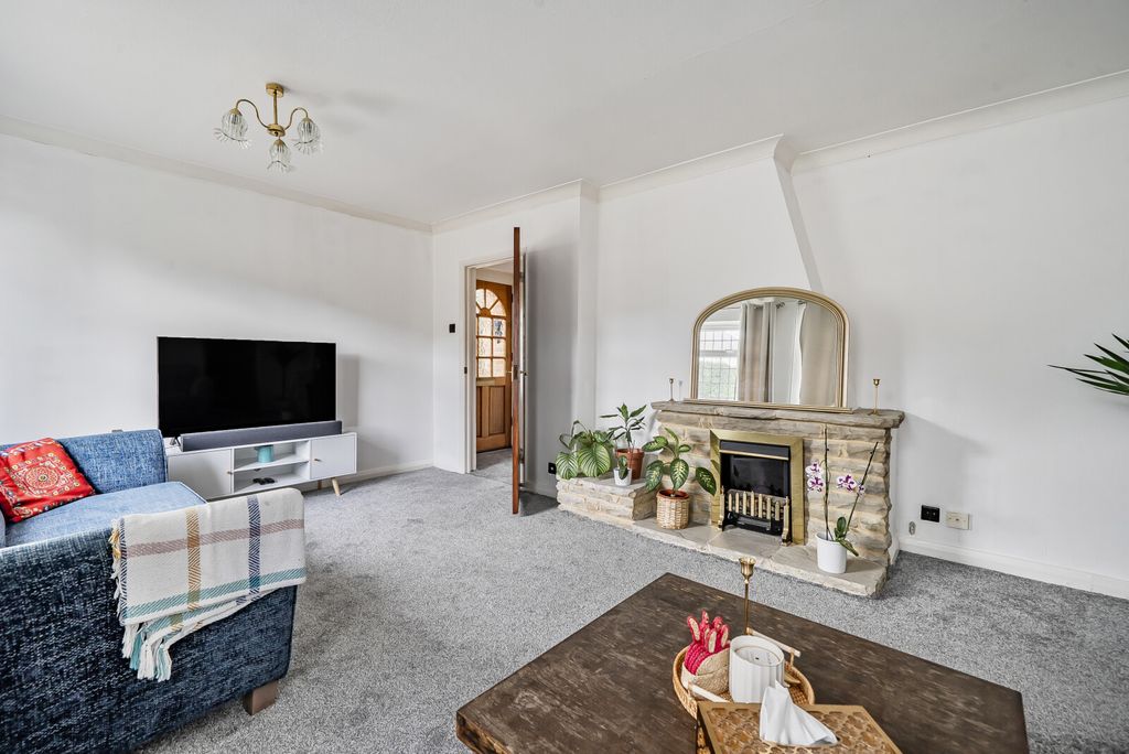 Property photo 2 of 13 1349944-12-68B9Bc...