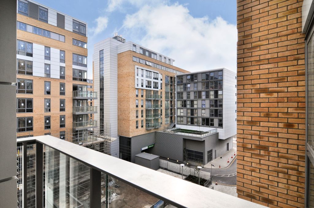 Property photo 3 of 8 Balcony