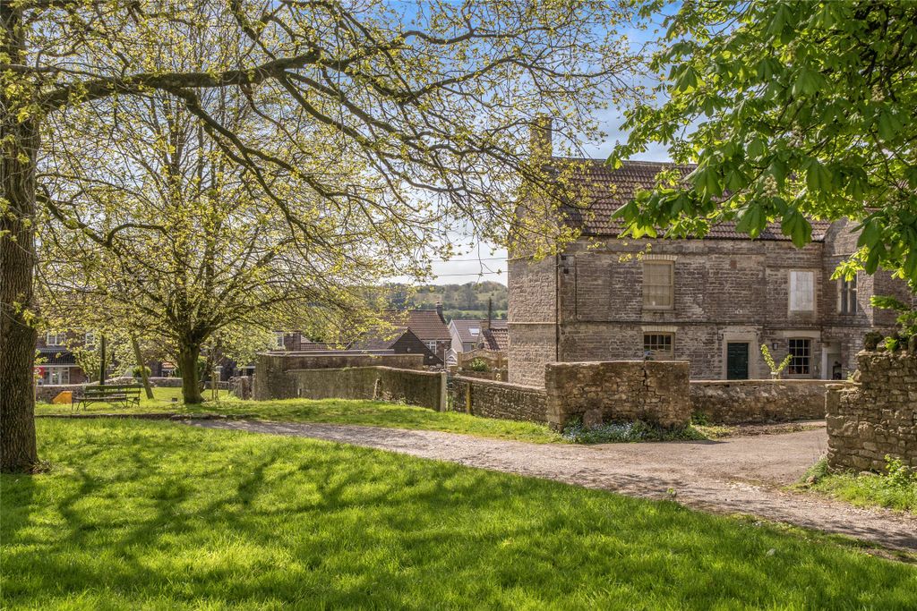 Property photo 3 of 10 Littlemead
