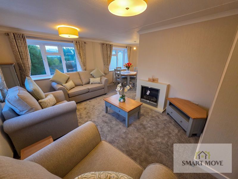 Property photo 2 of 18 Lounge