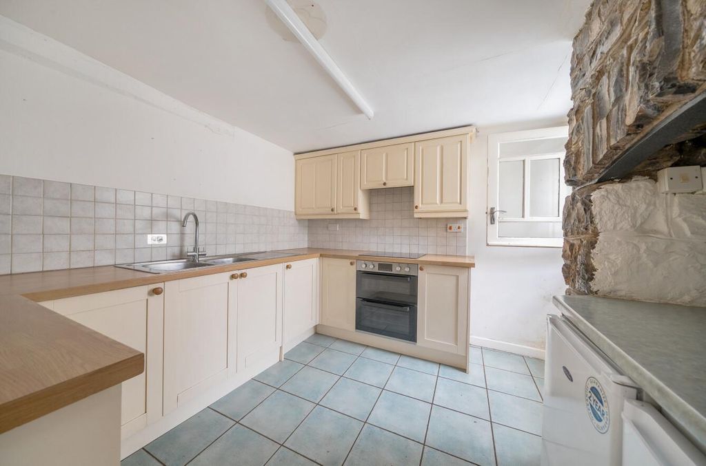 Property photo 3 of 21 Bampton, Seddons