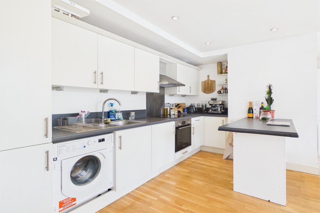 Property photo 3 of 13 Kitchen