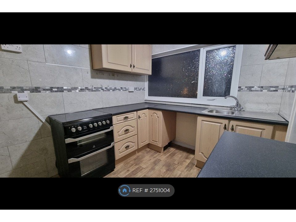 Property photo 3 of 12 Well-Appointed Kitchen