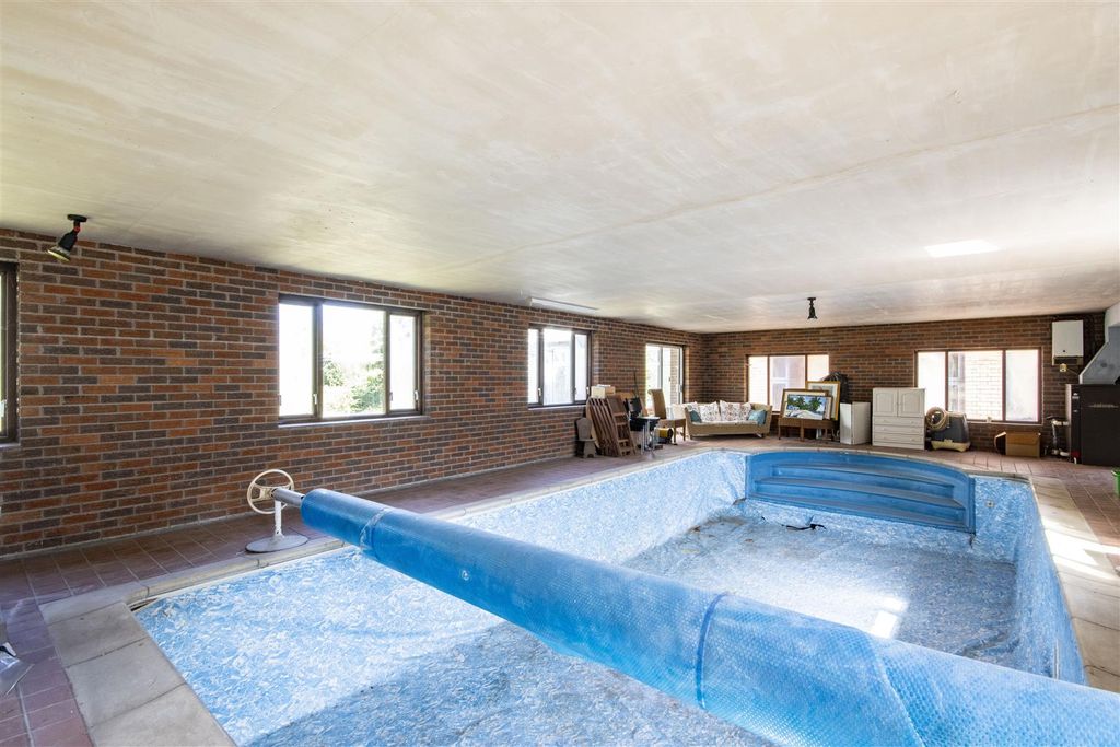 Property photo 3 of 27 Swimming Pool