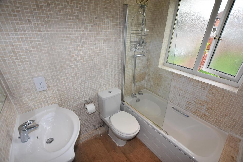 Property photo 3 of 12 Bathroom