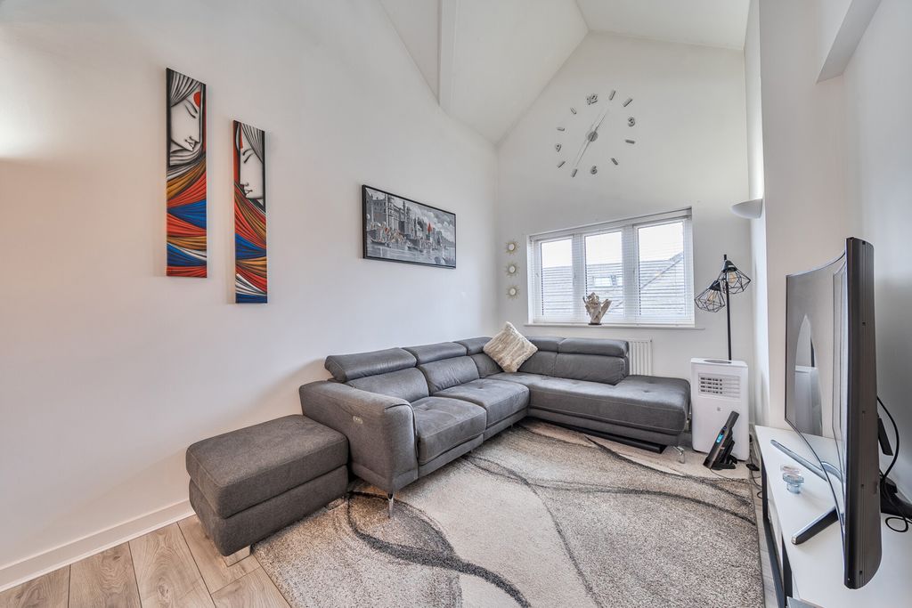 Property photo 3 of 16 1405783-15-697B6c...