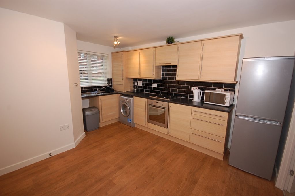 Property photo 3 of 9 Kitchen