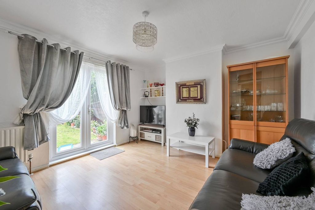 Property photo 2 of 9