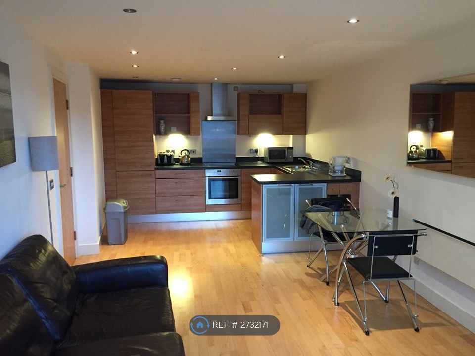 Property photo 1 of 8 Kitchen/Living Area