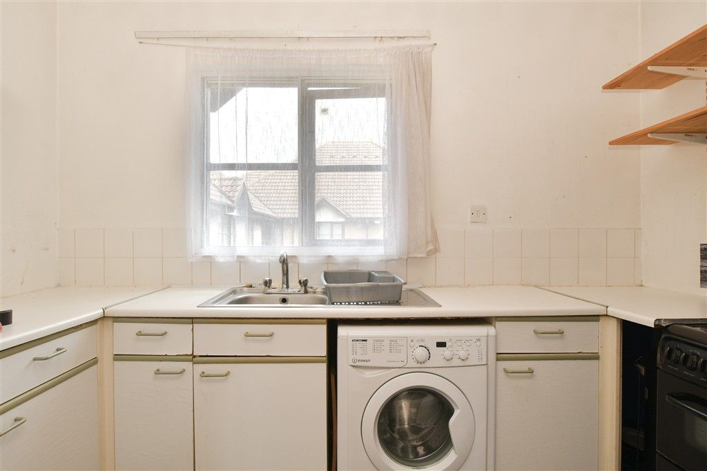 Property photo 3 of 14 Kitchen