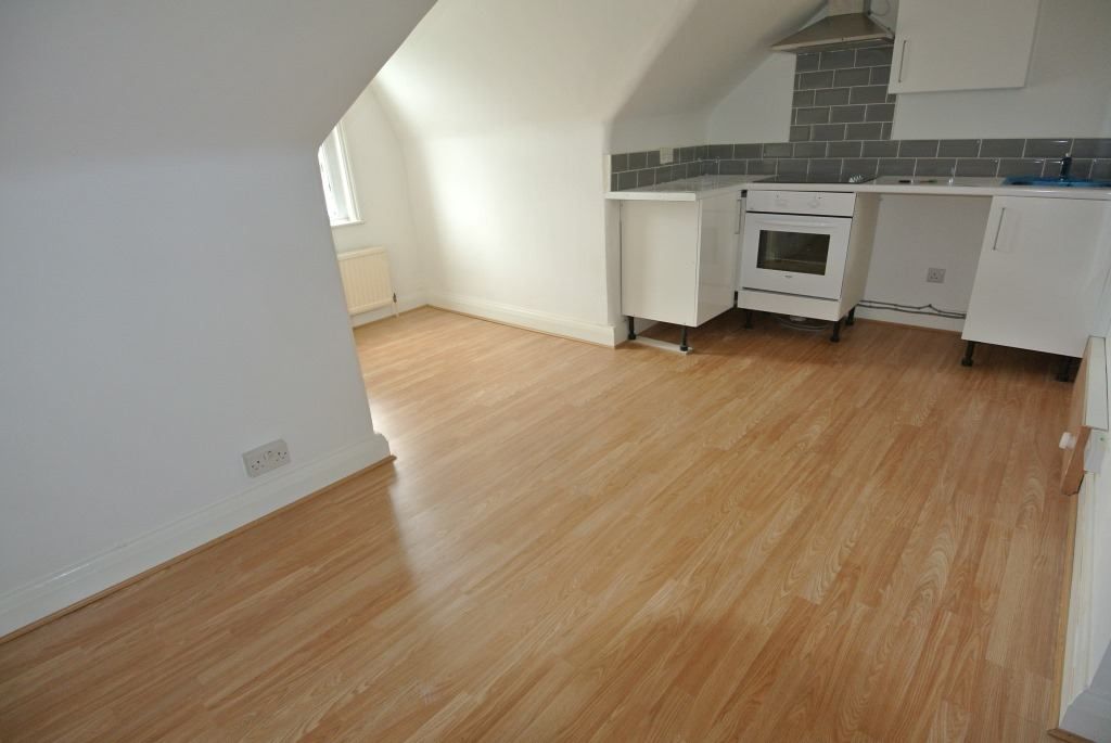 Property photo 1 of 6 Studio To Let