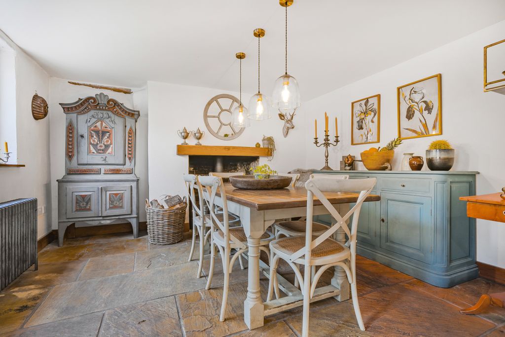 Property photo 3 of 27 Picture No. 18