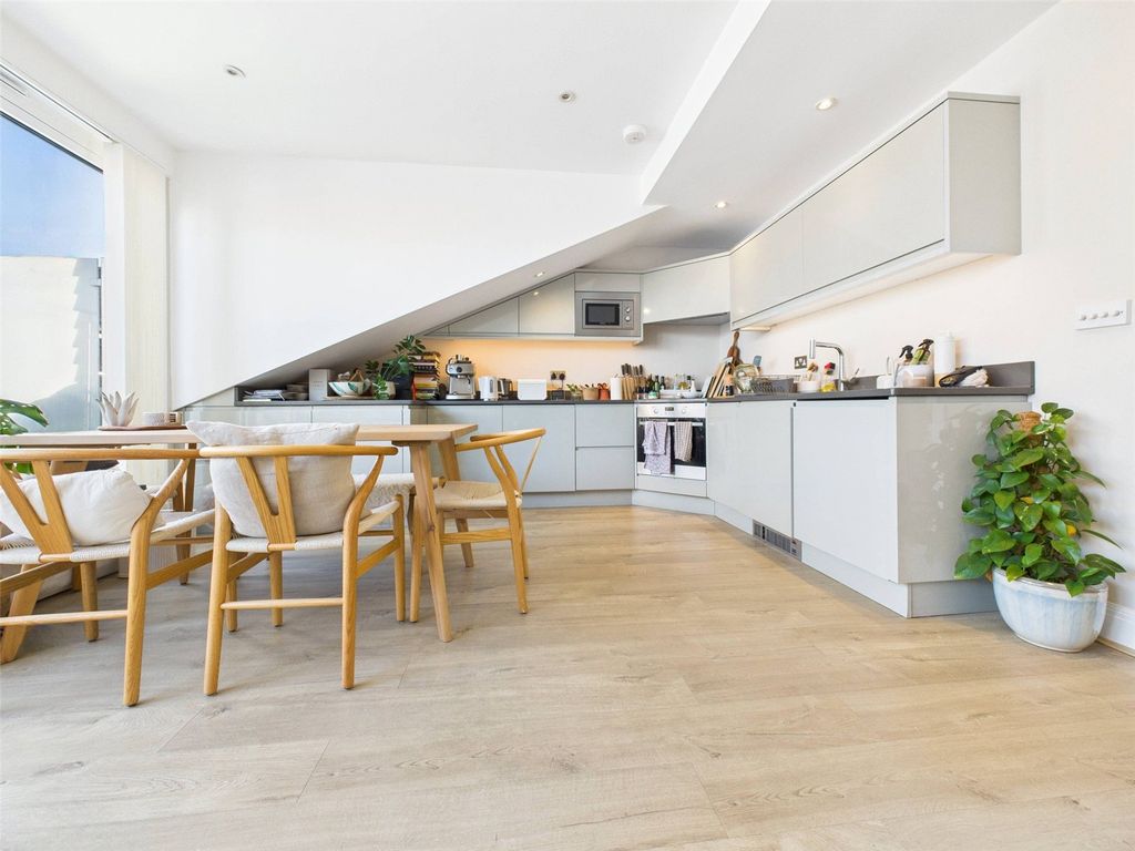 Property photo 3 of 12 Picture No. 10