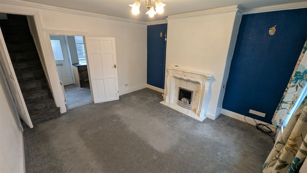 Property photo 2 of 11 Living Room